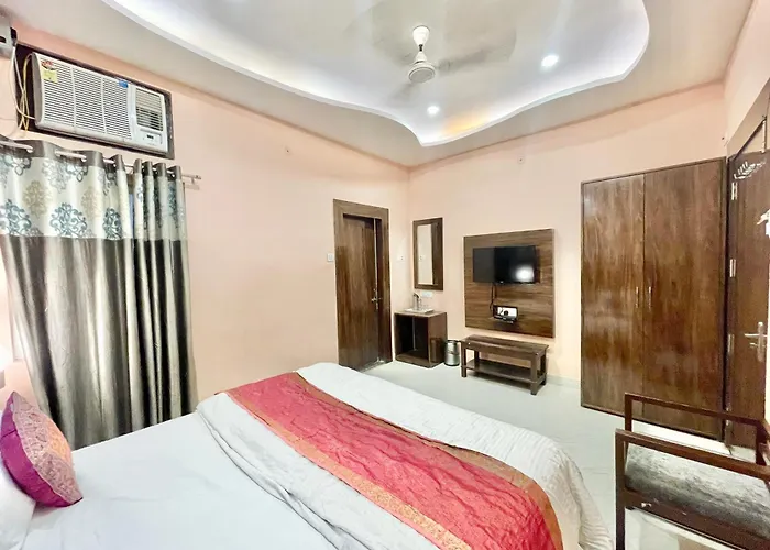 Hotel Neel Gagan ! Varanasi होटल नील गगन - హోటల్ నీల్ గగన్ Fully-Air-Conditioned Hotel At Prime Location, Near Kashi Vishwanath Temple, And Ganga Ghat